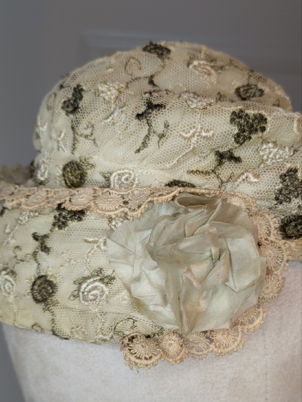 Antique 1920s Lace Boudoir Cap Ivory & Olive Green Floral Rose Accent 20-21" - Picture 5 of 11
